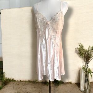 Vintage delicate Satin Lace Chemise in Soft Pink glitter Fairycore pastel M